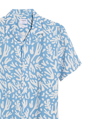 Saunders Short Sleeve Revere Print Shirt In Arctic Blue