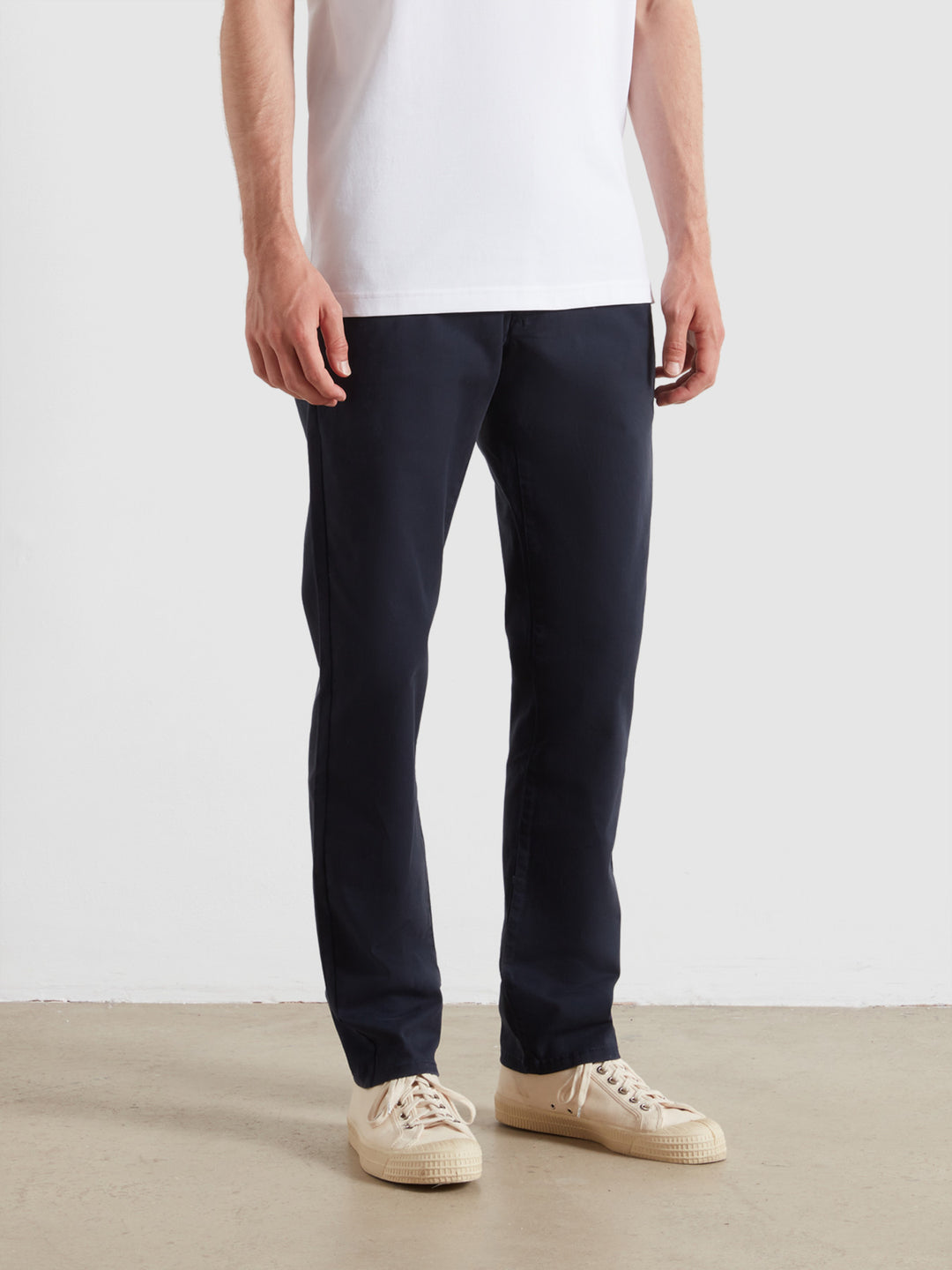 Farah Elm Twill Chino in Black Farah Elm Twill Chino in Black
