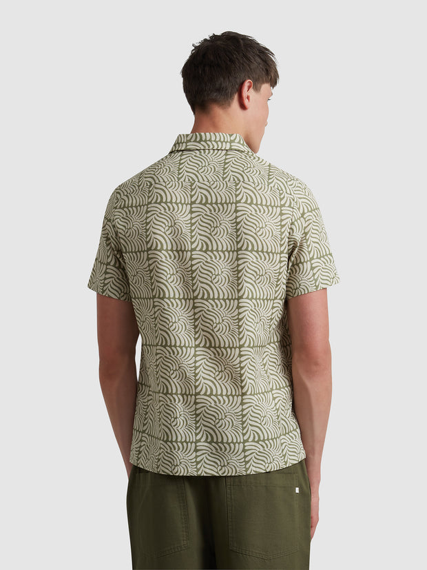 Cadmun Short Sleeve Fern Print Shirt In Rocket Green