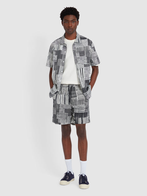 Redwald Shorts In Black | Farah® Online