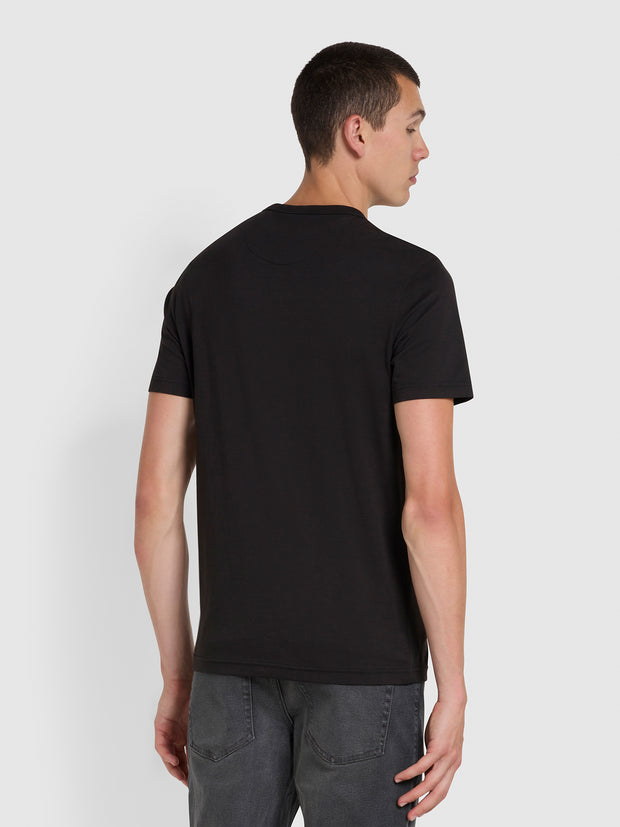 Danny Schmal geschnittenes T-Shirt aus Bio-Baumwolle in Schwarz