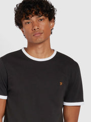 Groves – Schmal geschnittenes Ringer-T-Shirt aus Bio-Baumwolle in Schwarz