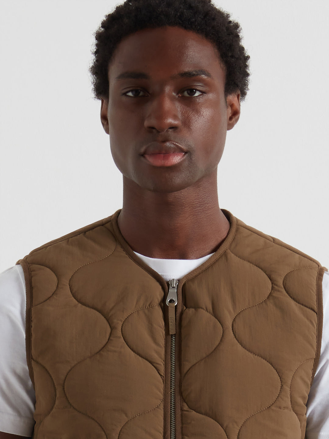 Campbell Gilet In Brown | Farah® Online