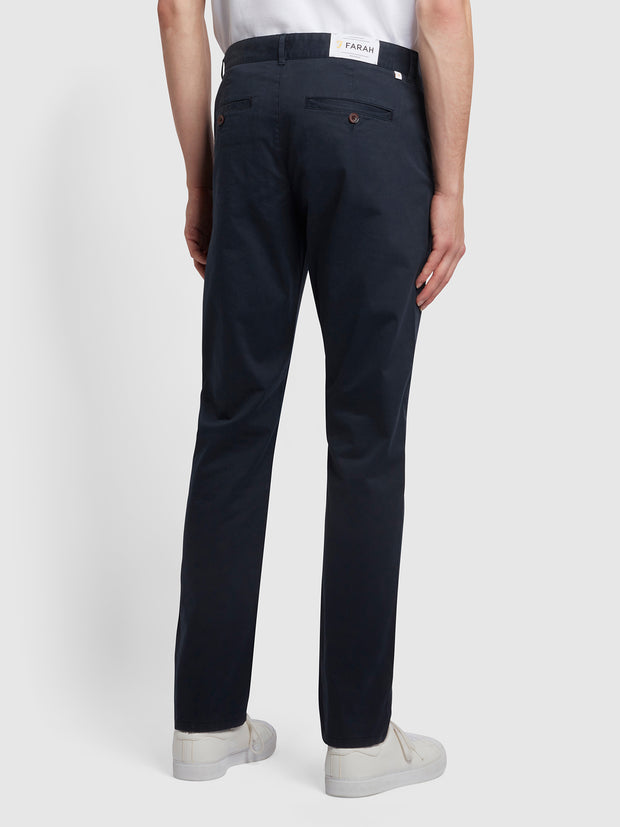 Elm Regular Fit Bio-Baumwoll-Twill-Chinos in True Navy