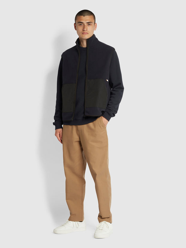 Caldwell Weste in True Navy